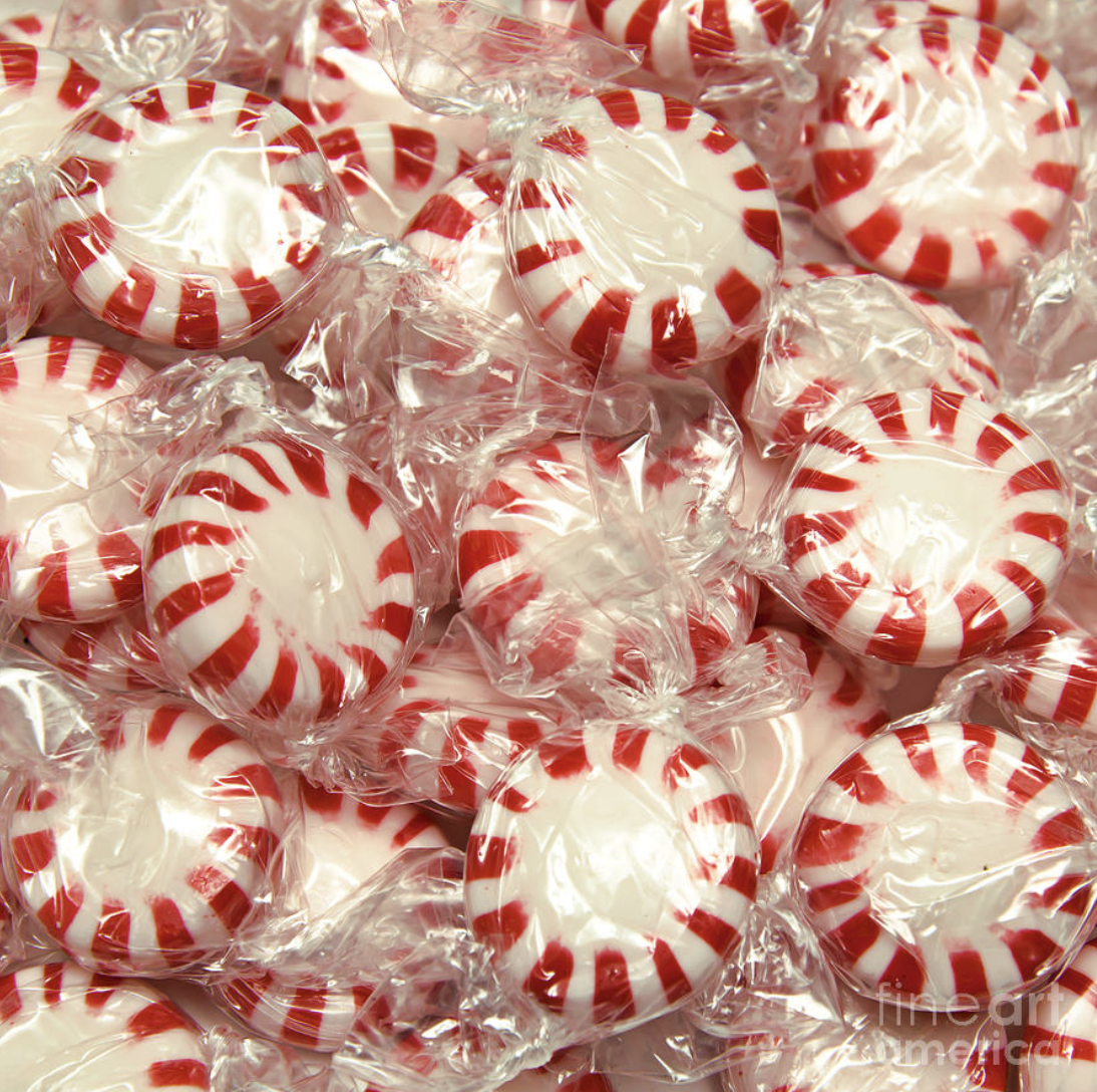 Красные карамельки. Peppermint Candy конфеты. Сосательные конфеты Кармен. Круглые конфеты. Круглые леденцы конфеты.